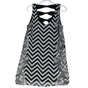 Gorgeous Black Gray Mini Dress Womens Large Lined Chevron Roses Strappy Back